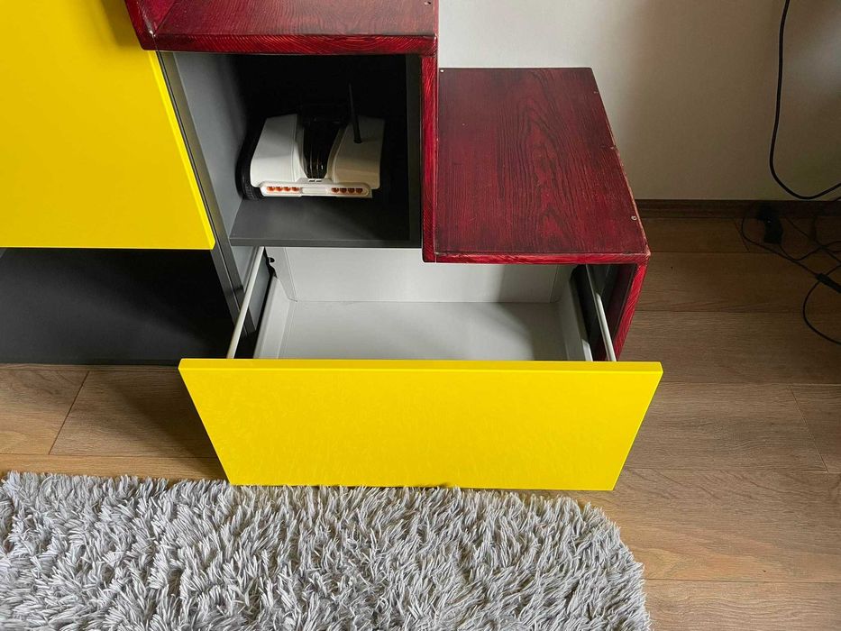 Zestaw mebli wykonany własnoręcznie