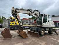 Liebherr A316 z 2004r. / 3 łyżki / podpory / pług