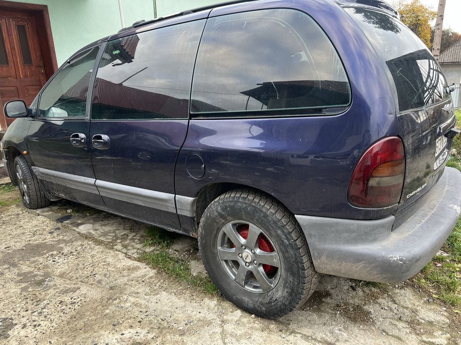 Крайслер войджер 2,5 турбо дизель,на Польських номерах