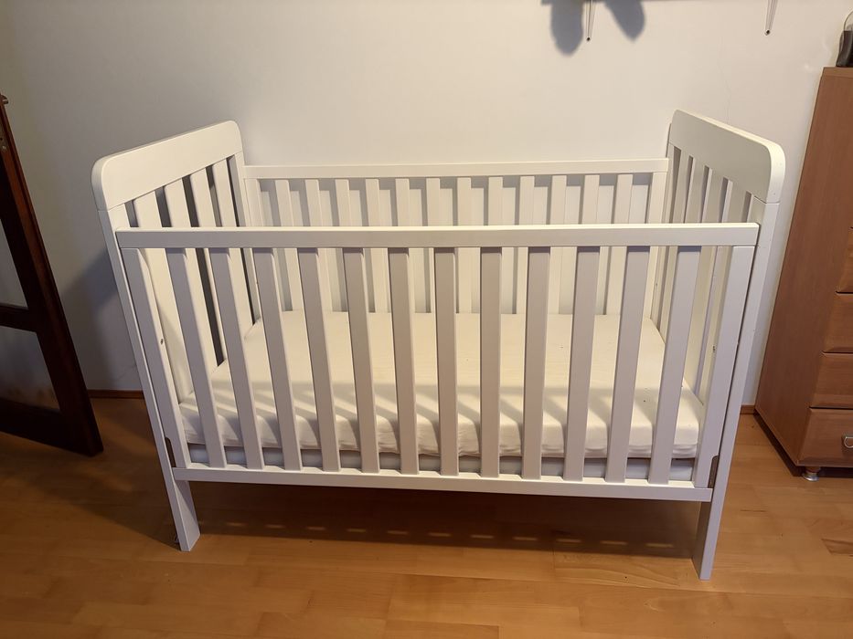 Łóżeczko niemowlęce, bardzo mało używane