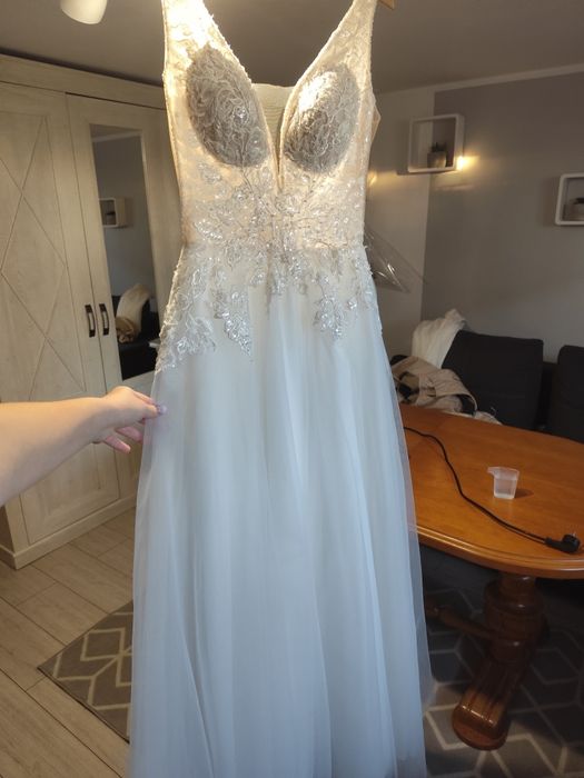 Suknia ślubna z trenem