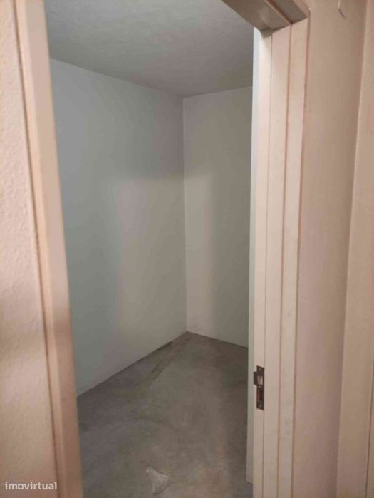 Arrumo - Junto à casa de saúde da Boavista