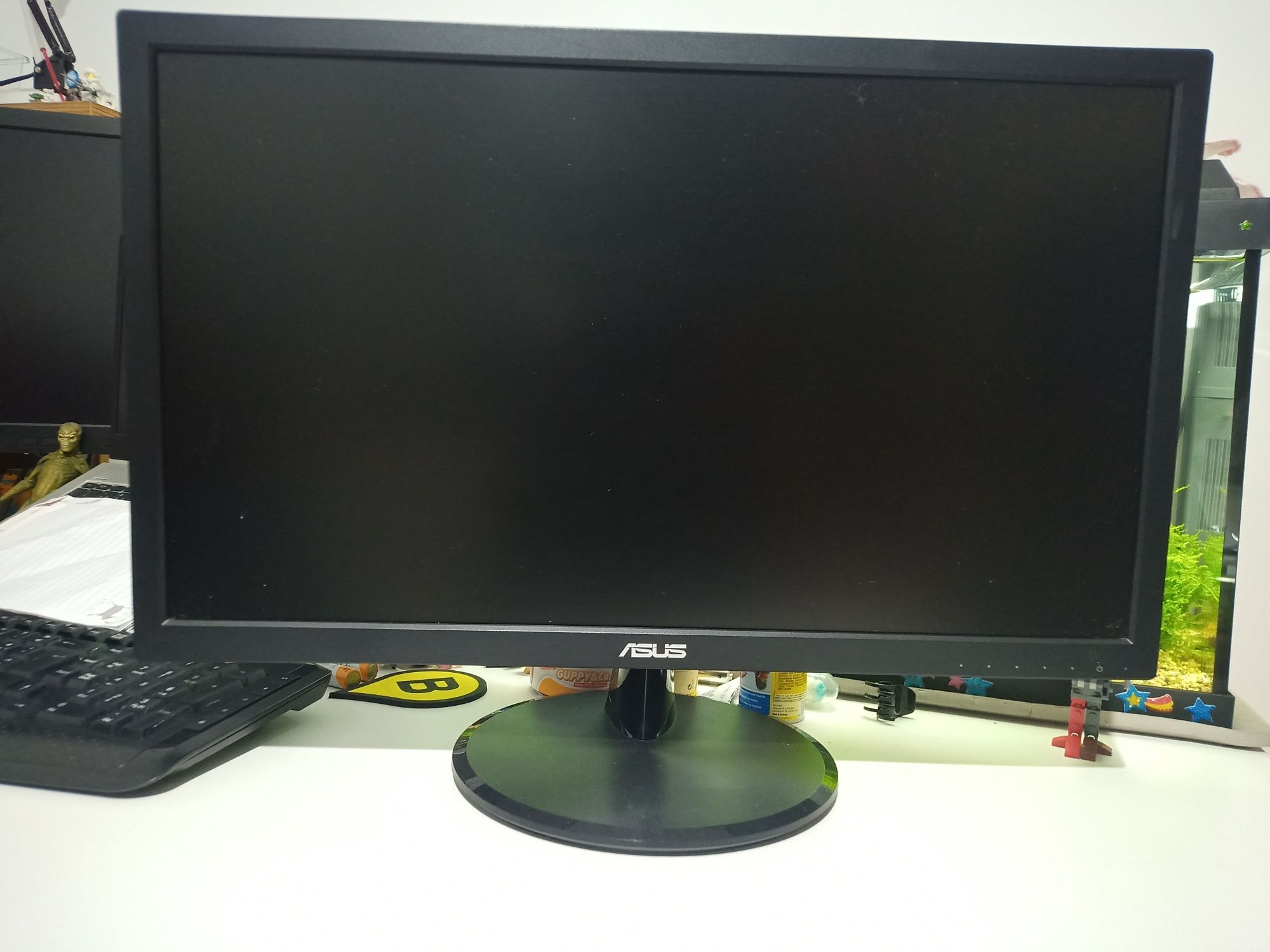 2 Monitores Asus VP228, 21.5 polegadas