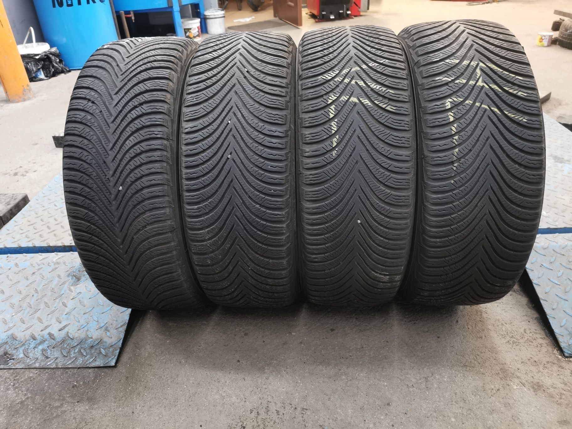 Para opon 205/50R17 93H Michelin Alpin 5 z 2017 roku