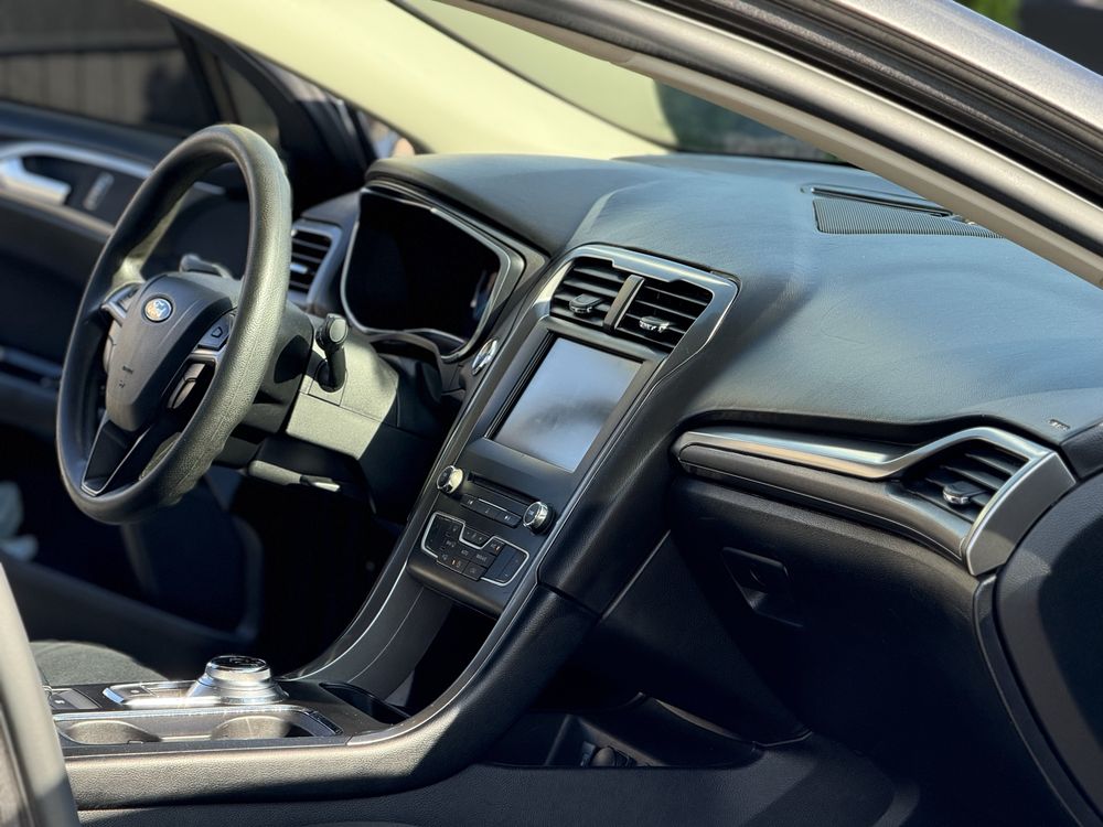 Ford Fusion Hybrid в идеальном состоянии