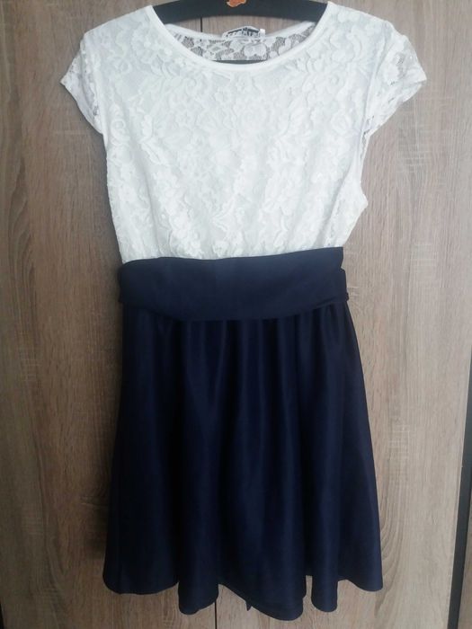 Sukienka dla dziewczynki na rozpoczęcie roku szkolnego