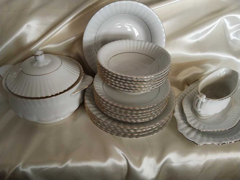 Serviço de Porcelana Antigo • Debruado a Ouro • Chodzież