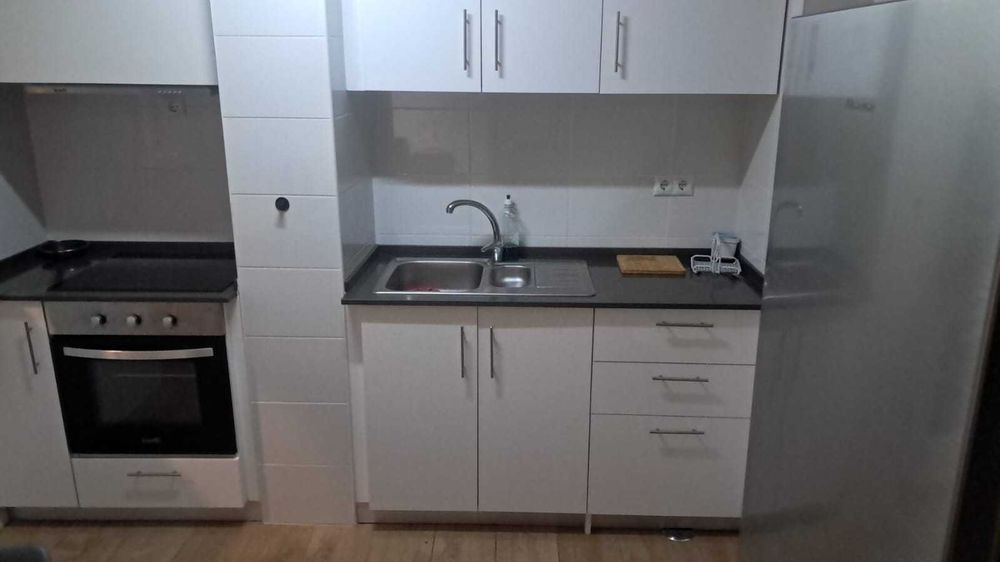 Quarto solteiro perto da estação