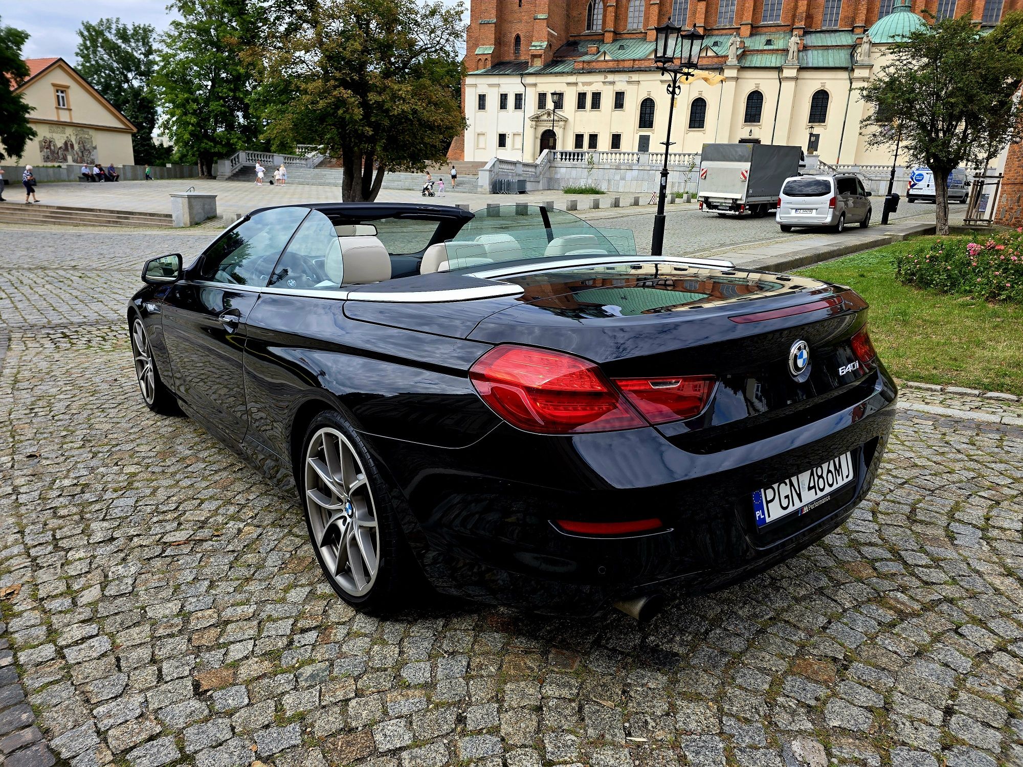 Zamiana BMW 640i AutomatBenzynkaCabrioKlimatronicSkoryHeadUpKameraAluf