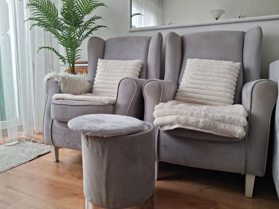 Sprzedam dwa fotele z pufą