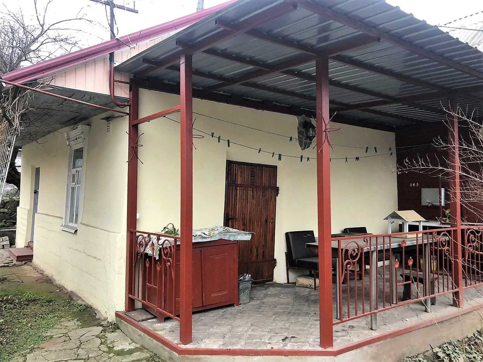 Продам 2-поверховий будинок з гаражем і ділянкою Таромське