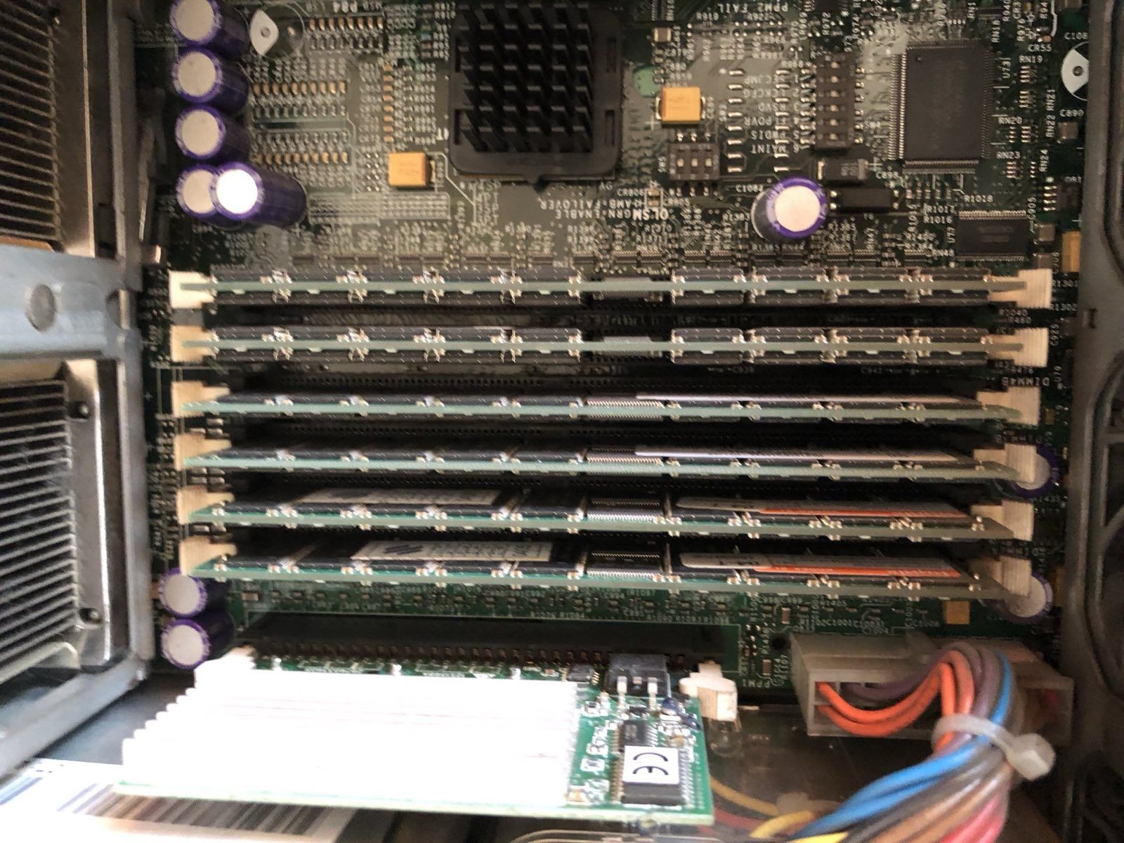 Сервер.Dl380 g2 6gb ecc ram 2x144 4x360 SCSI u320 hdd dual
Dl380 g2 6g