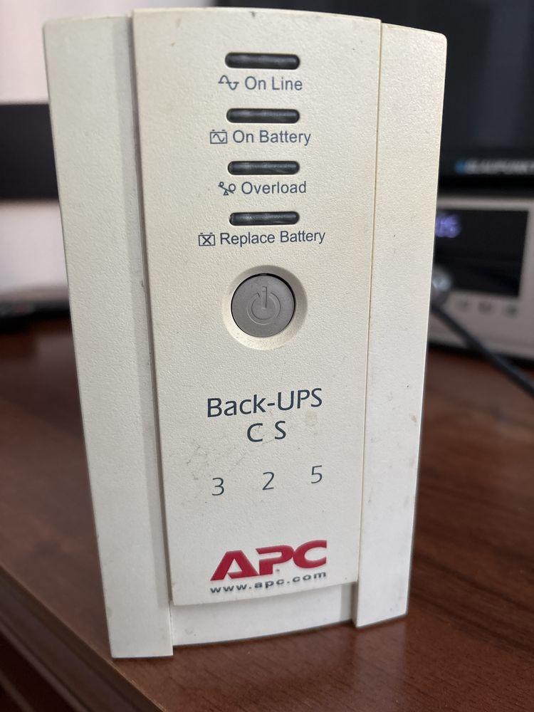 UPS APC Back-UPS CS 325 – sprawny, BEZ baterii, z kablem IEC