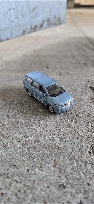 Welly Toyota Innova Kijang