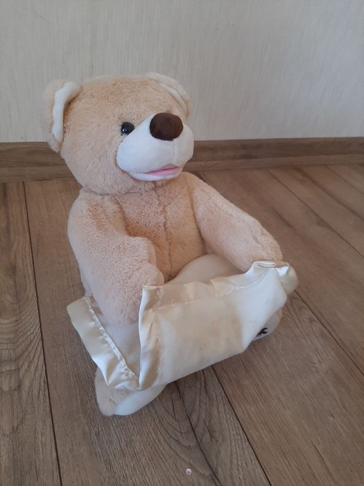 Miś peek a boo akuku mówiący interaktywny