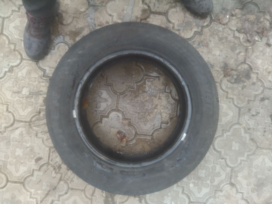 гума на автомобіль