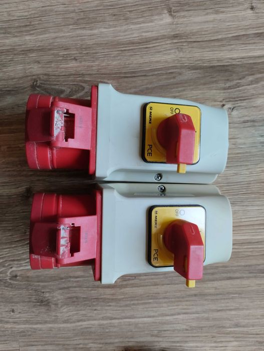 gniazdo z wtyczka 400v i gniazda 16A/32A 400v
