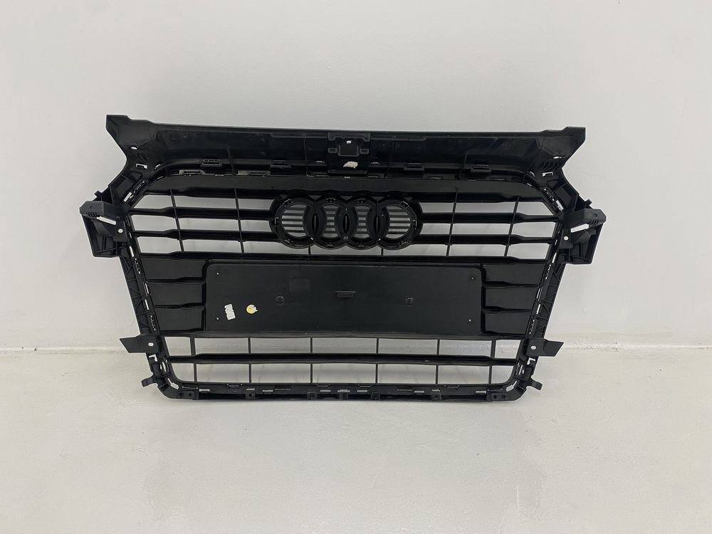 Audi A1 S-Line Lift atrapa grill zderzaka przedniego 8XA