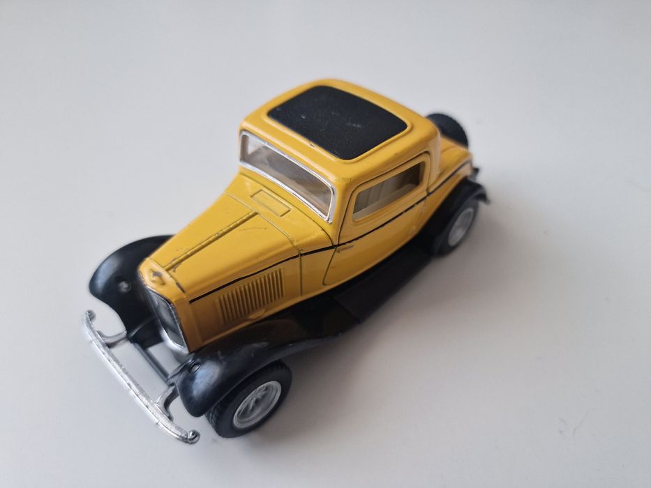 коллекционная модель автомобиля Ford 3-Window Coupe 1932 года