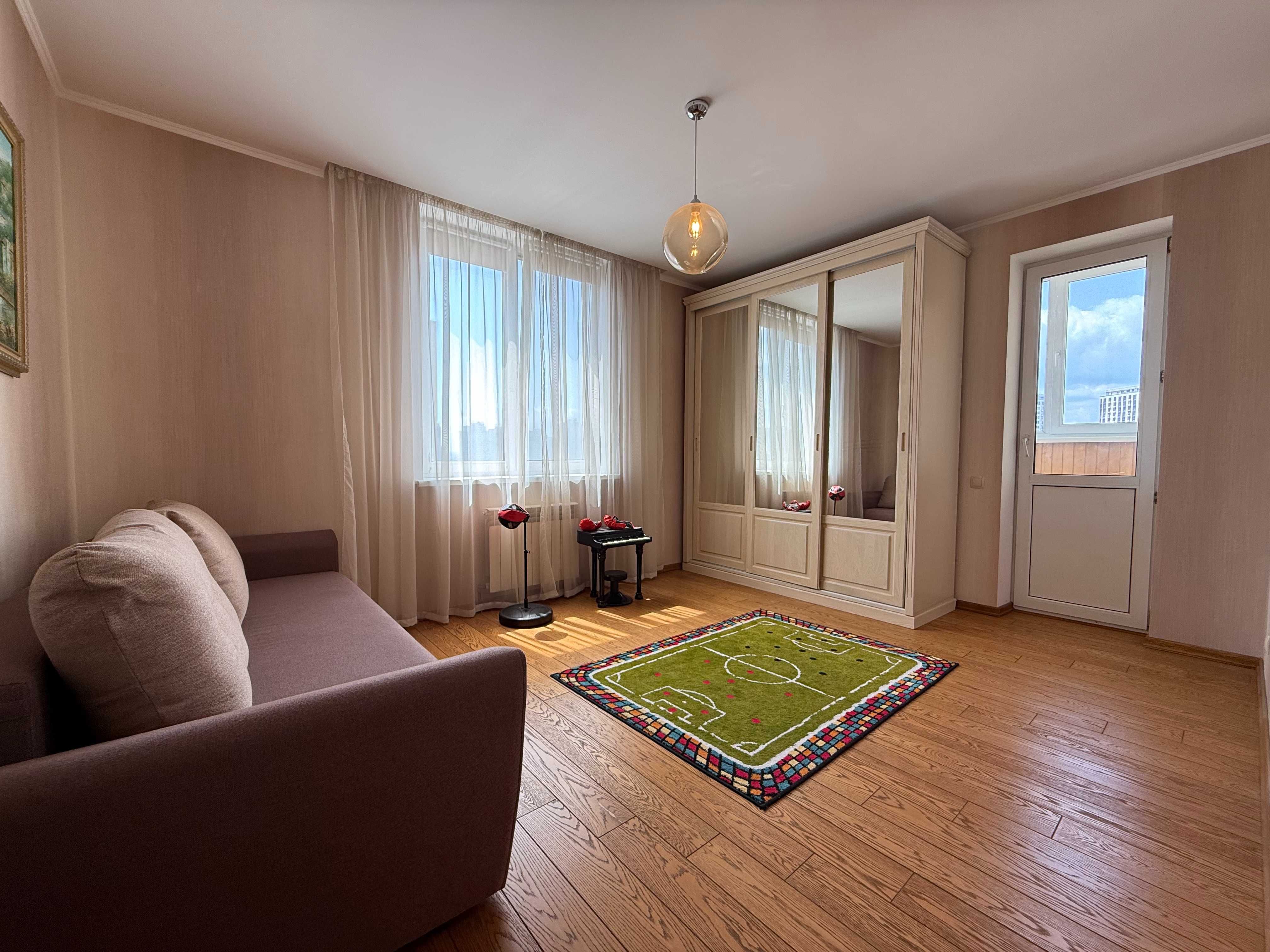 4-кімн. 133кв.м, вул. Срібнокільська  22, метро Осокорки, Рівер Молл.