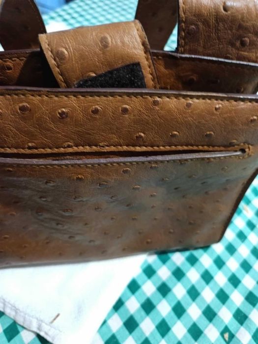 Carteira castanha mini, da Mango