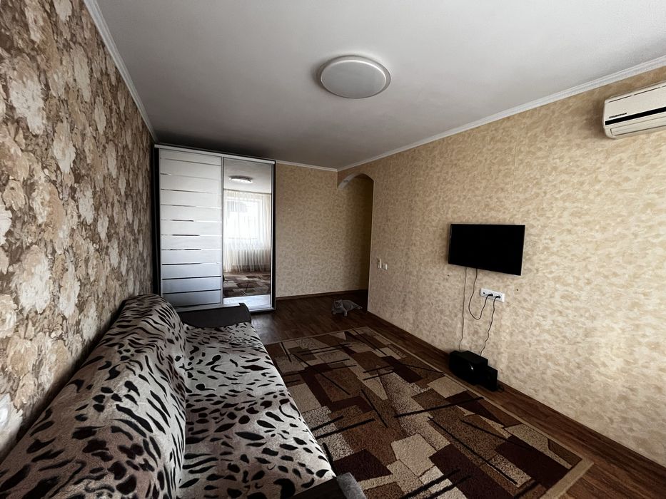 Продам 2-кімнатну квартиру з меблями та технікою