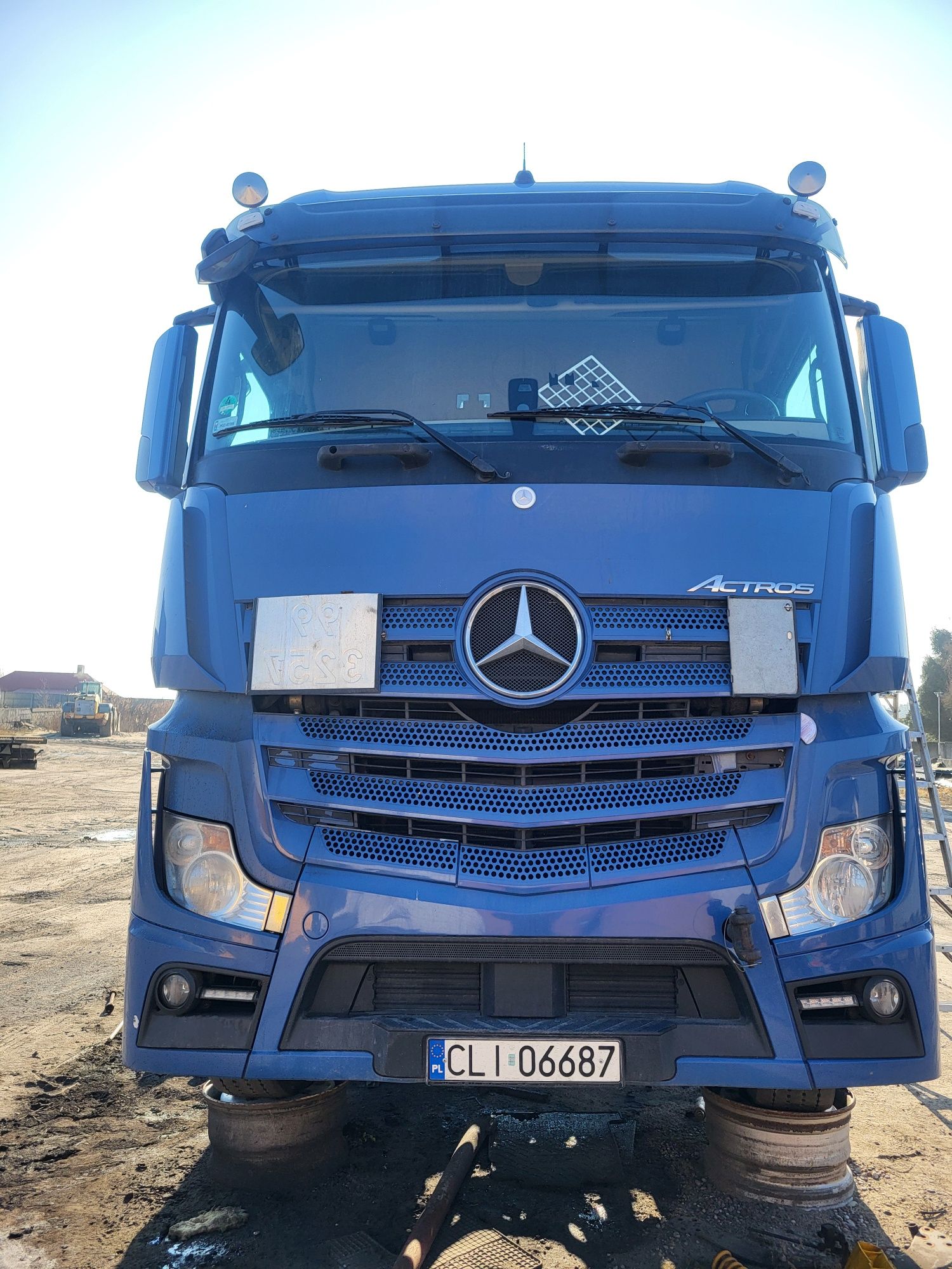 Dwa Mercedesy actros MP4 E5 uszkodzony lub na części