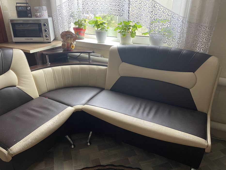 Продам у задовільному стані кухонний уголок