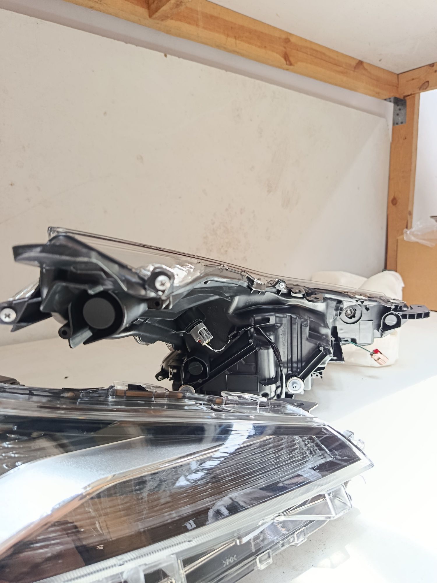 Комплект фар TOYOTA PRIUS Hybrid 2019-2022