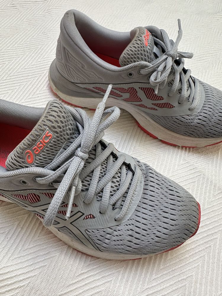 Tenis Asics cinza