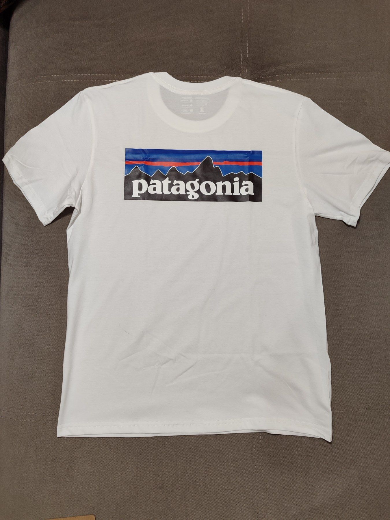 Футболка Patagonia чорна та біла