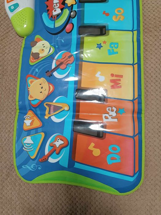 Mata grająca dla dzieci firmy