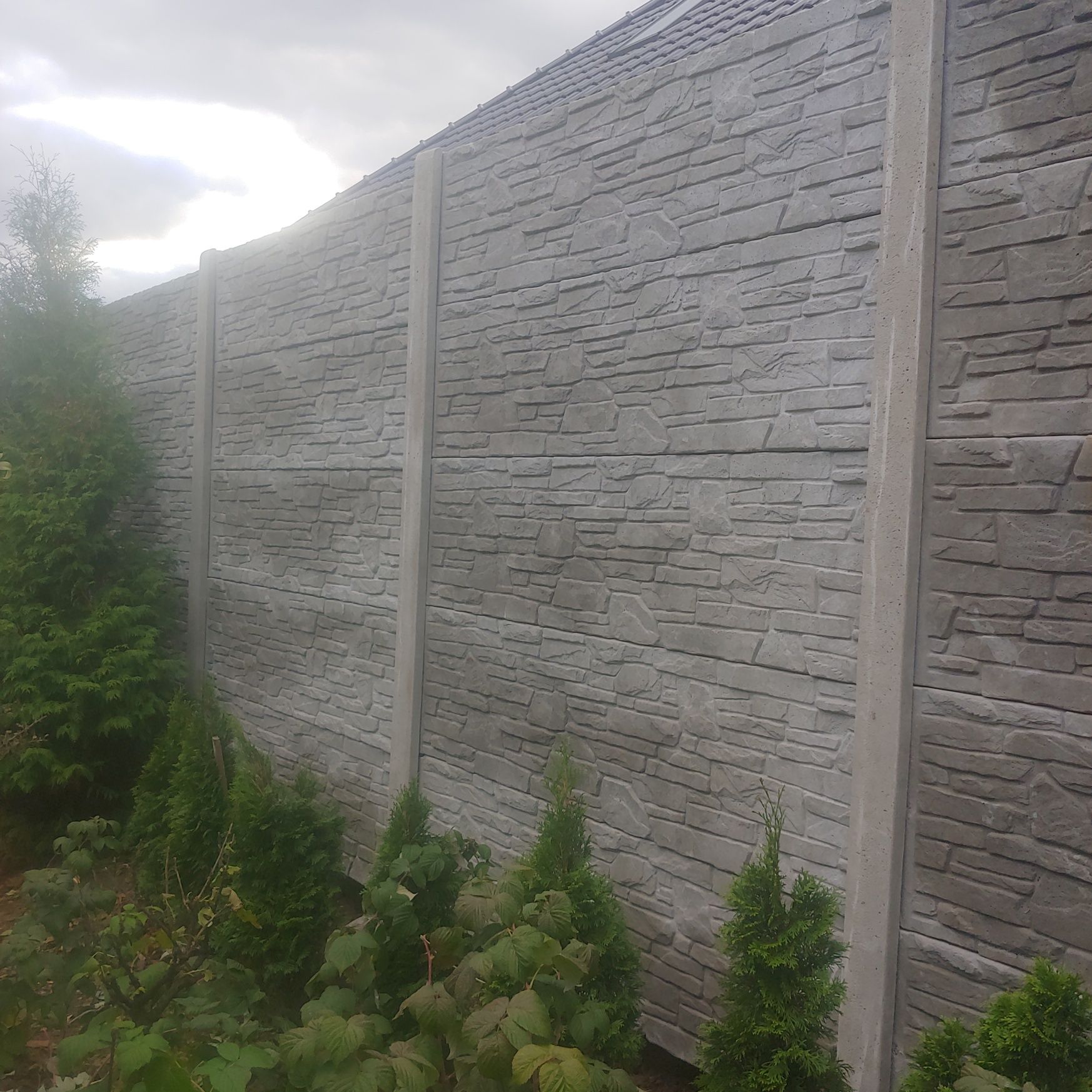 Ogrodzenia panelowe montaż ogrodzeń betonowych podmurówki płyty deski