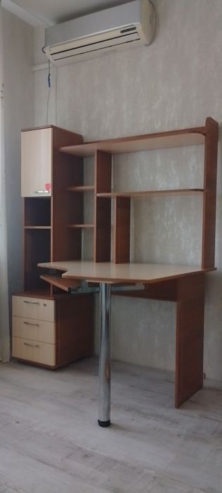 Стіл письмовий, комп'ютерний кутовий з полицями