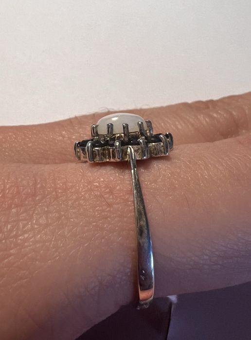 Pierścionek z opalem i onyxami