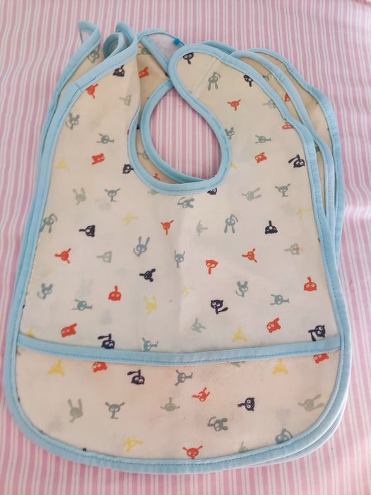 Conjunto de 9 babetes impermeáveis