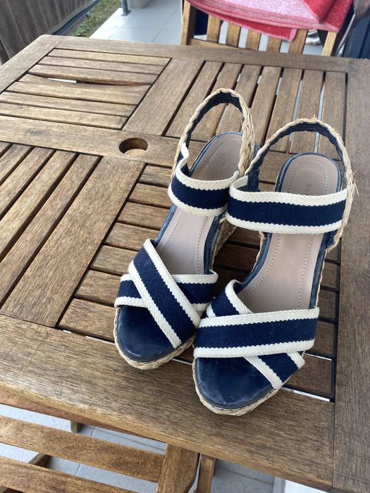 Sandalias em muito bom estado