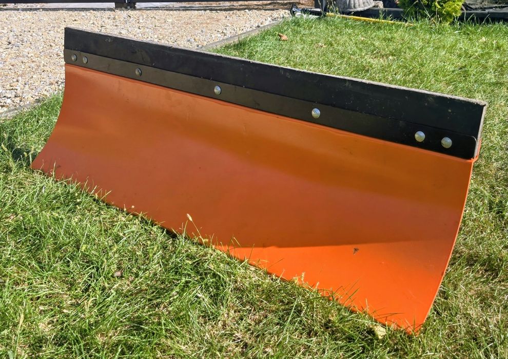 Zestaw zimowy - pług + łańcuchy na koła do traktorka Stiga Estate