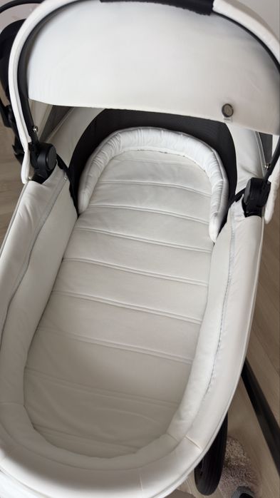 Продається коляска Cybex Priam 2in1 Off White, шасі Rose Gold