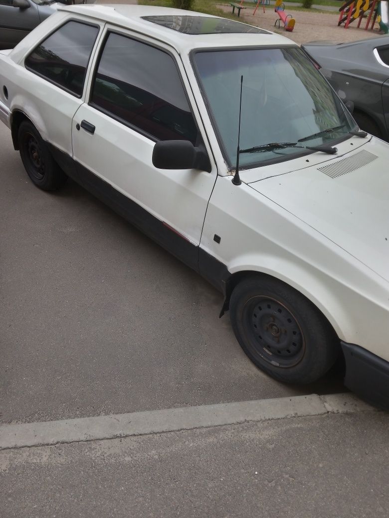 Продам Форд Ескорт.