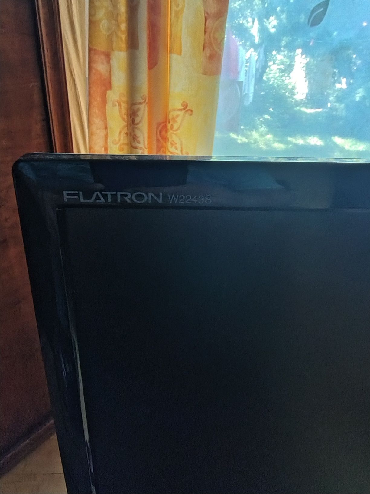 Monitor LG W2243S