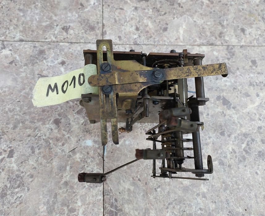 M010 Mechanizm starego zegara ściennego HAU cztery młotki
