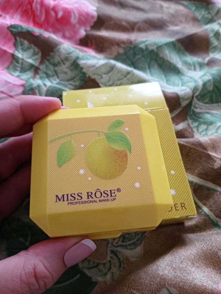 Miss Rose puder 2 w 1 do twarzy