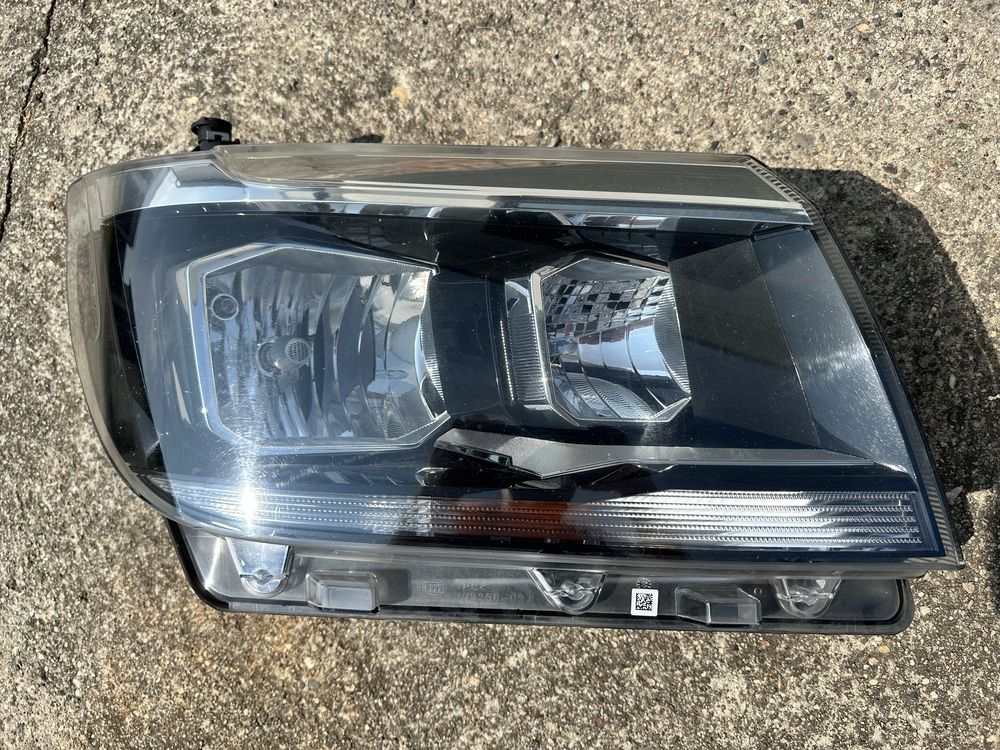 Reflektor przedni prawy VW Crafter man tge