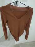 Body castanho, S
