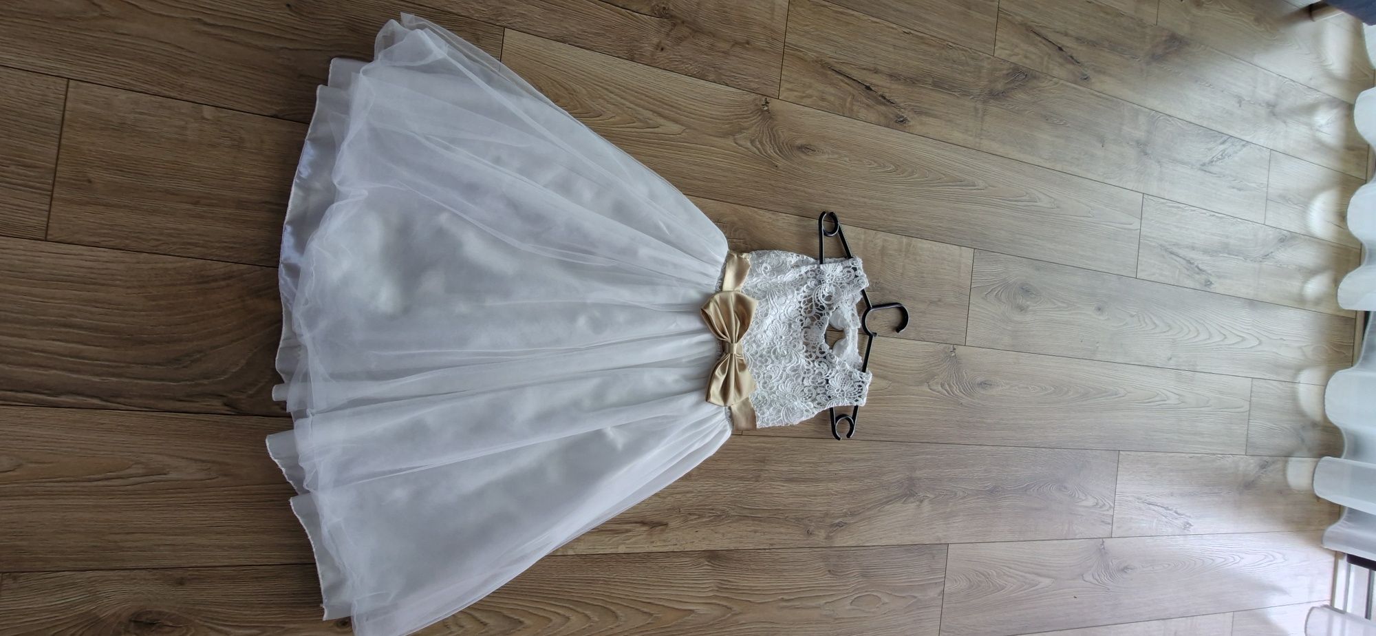 Sukienka elegancka dla dziewczynki  140 cm