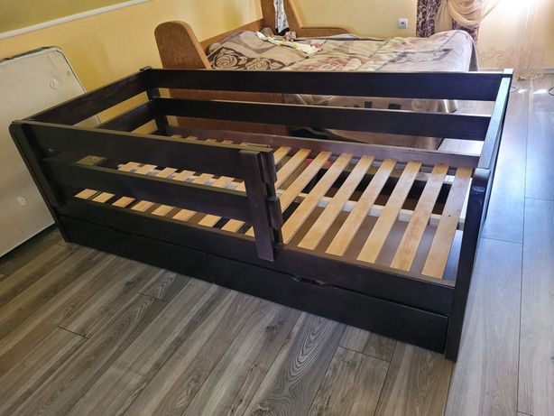 Ліжко дитяче . Ліжко дерев'яне