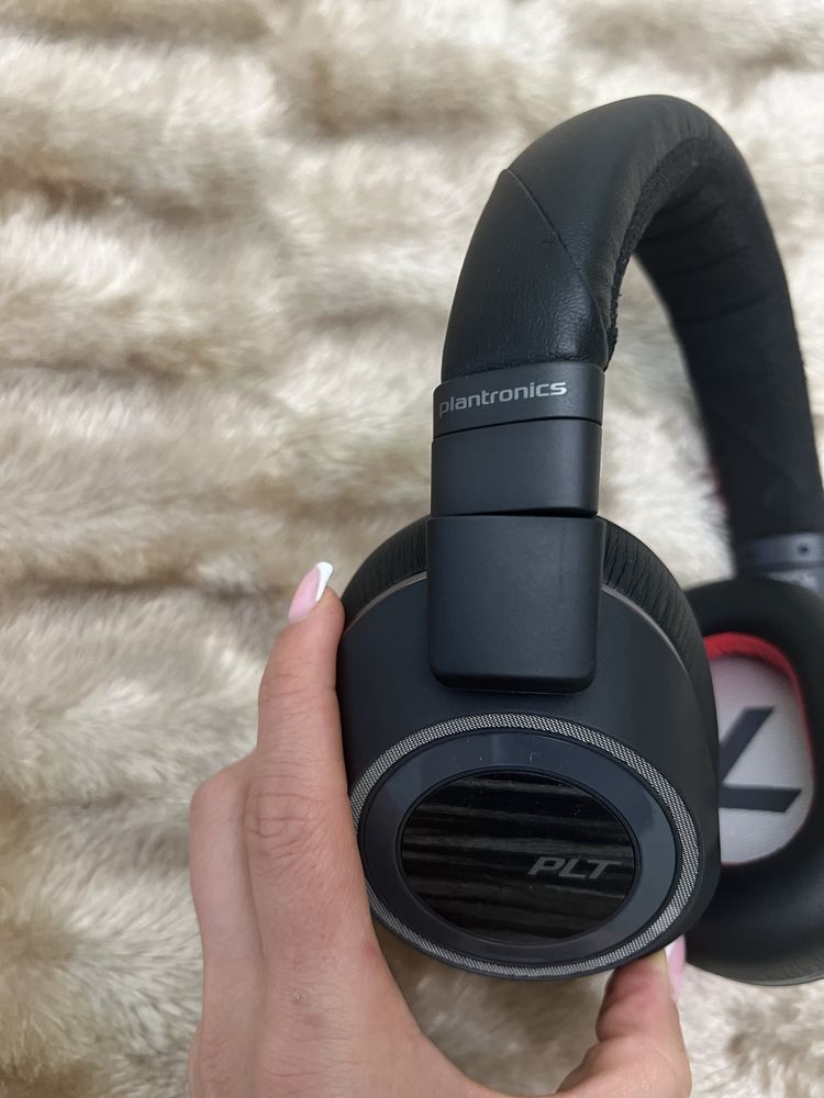 Навушники Plantronics Voyager 8200 UC