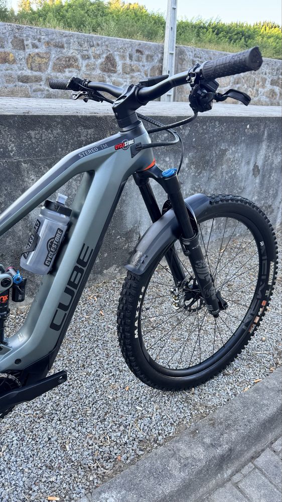 Bicicleta Cube stereo tm 140mm