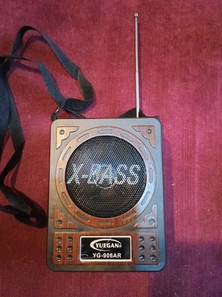 Radio, głośnik bluetooth , czytniki kart sd , flash i power bank